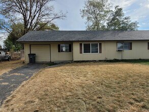 Building Photo - 1222-1224 Vandenburg Ave