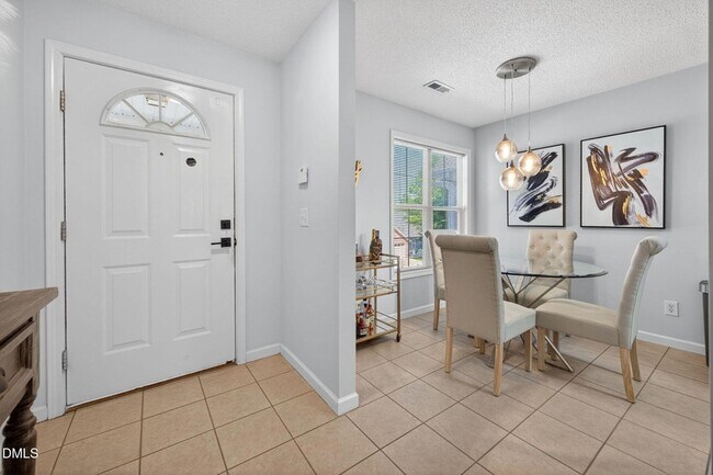 Foto del edificio - 2400 Huntscroft Ln