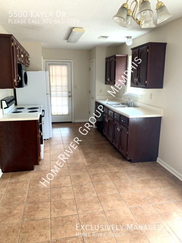 Building Photo - PENDING APPROVAL - CALL BEFORE APPLYING