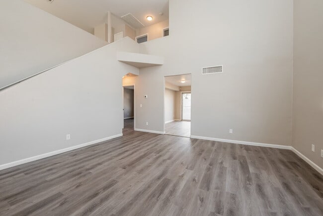 Building Photo - 6101 Bardstown Dr