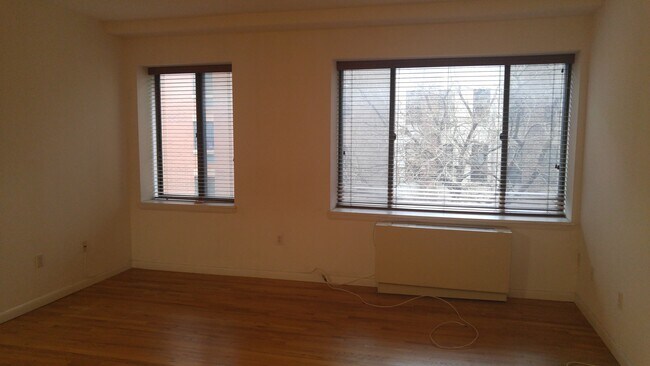 Building Photo - 69 E 130th St