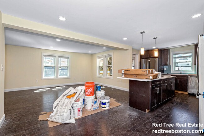 Foto del edificio - 70 Stanley Ave