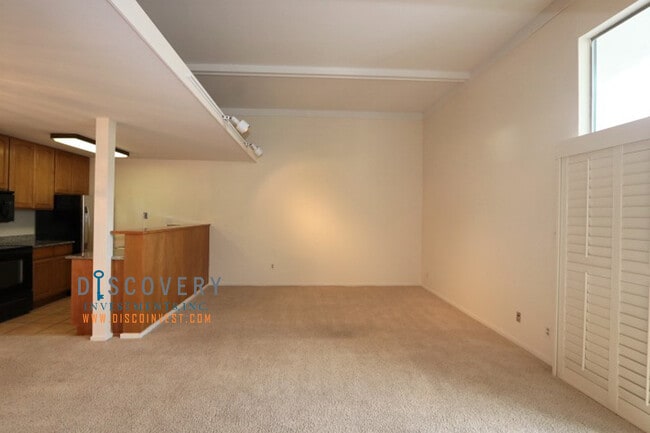Building Photo - Contemporary North Berkeley Mid-Century 1 Bedroom Condominium
