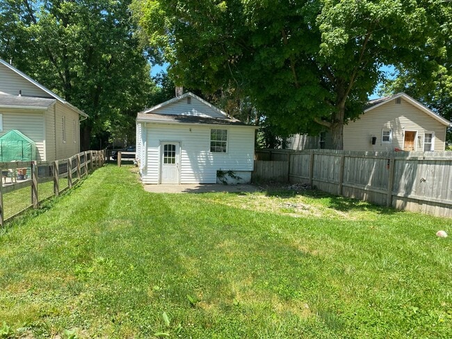 Building Photo - CLEVES - Adorable fresh tiny home w fenced...