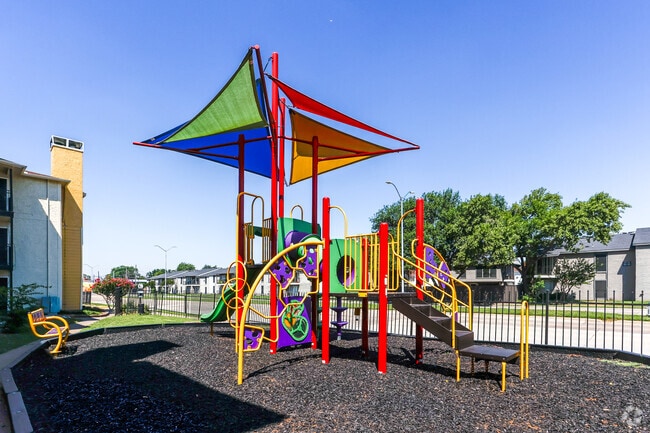 parque infantil - The Dahlia