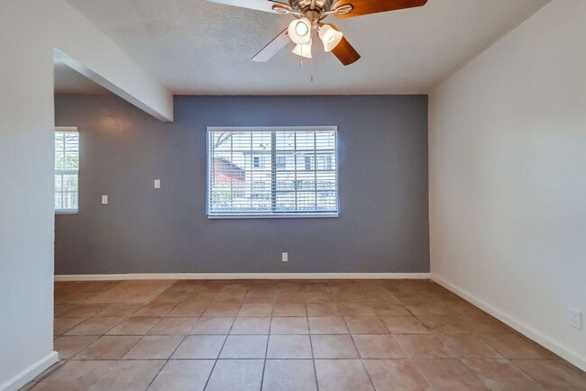 Foto del interior - 2419 S Ridgeley Dr (B)