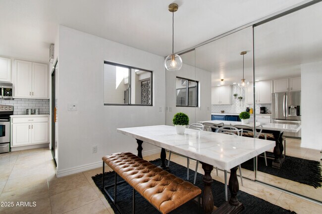 Foto del edificio - 6818 N 72nd Pl