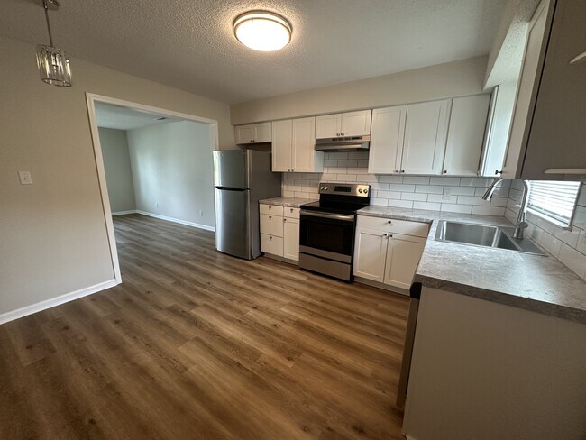 Foto del edificio - 1205 Cherry Ln