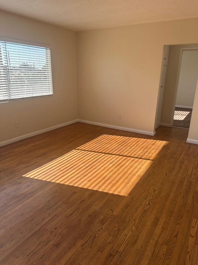 Foto del edificio - 3635 W 110th St