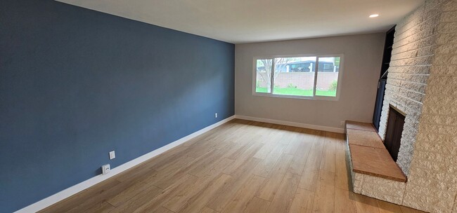 Building Photo - DEL CERRO / SAN DIEGO - Newly Remodeled Ch...