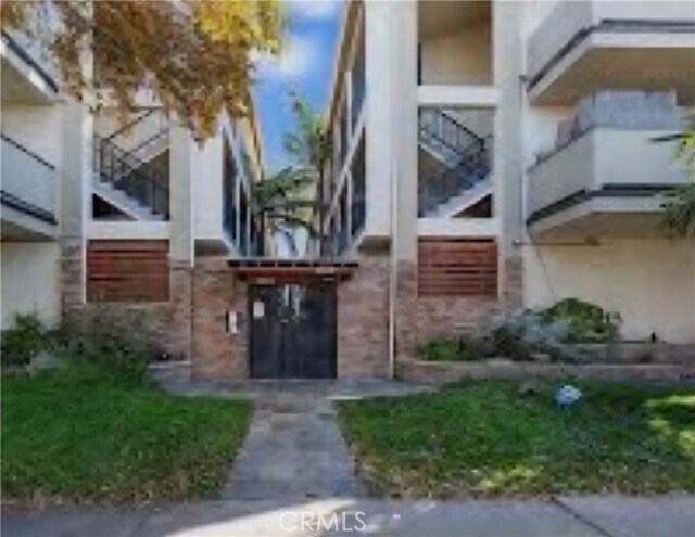 Primary Photo - 1070 Temple Ave
