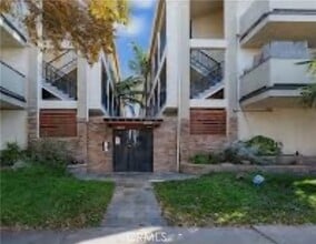 Building Photo - 1070 Temple Ave