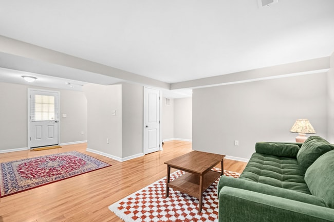 Building Photo - 2722 Woodley Pl