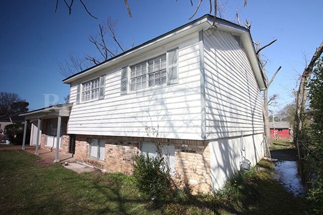 Building Photo - 4558 Almo Ave
