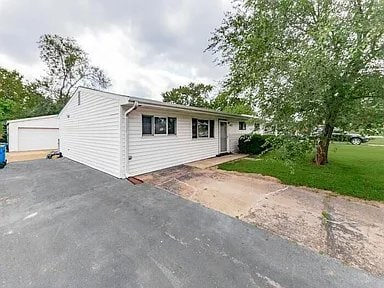 Building Photo - 9522 Trefore Ave