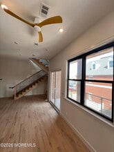 Building Photo - 42 Monmouth St