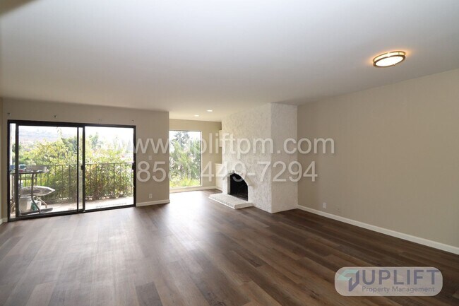 Building Photo - Spacious Carlsbad Town Home with Parking, ...