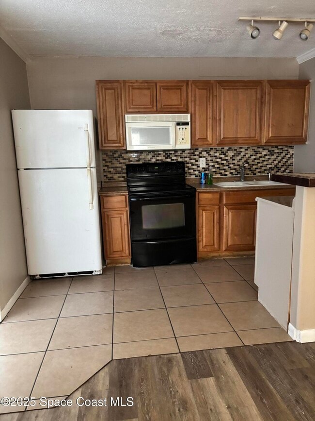 Foto del edificio - 130 Bouganvillea Dr