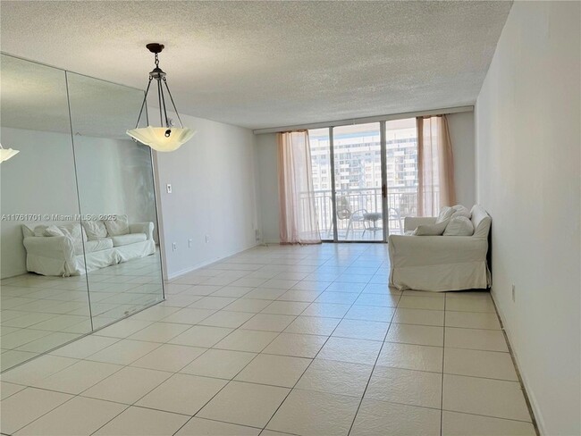 Building Photo - 18071 Biscayne Blvd