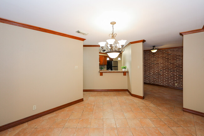 Building Photo - 601 St James Dr