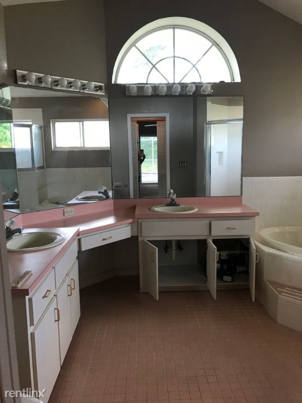 Foto del edificio - 12490 Huntington Woods Ave