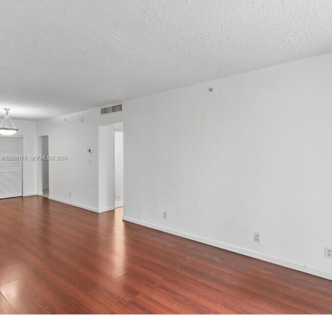 Foto del edificio - 3000 S Ocean Dr