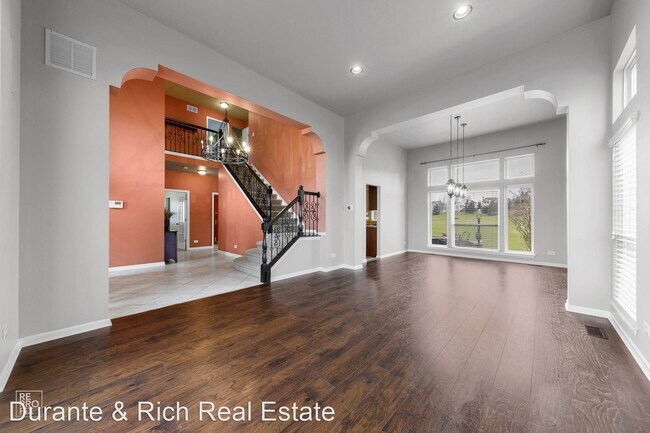 Building Photo - 5 br, 3.5 bath House - 1171 Heavens Gate