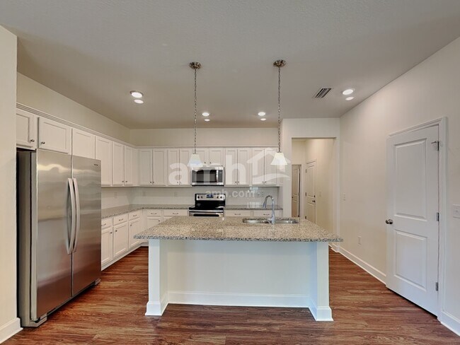 Foto del edificio - 524 Pine Terrace Dr