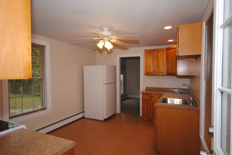 79 School St, Northbridge, MA 01534 Room for Rent in Northbridge, MA