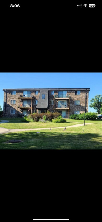 Foto principal - 1005 E 194th St
