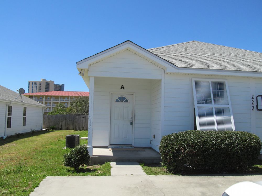 Primary Photo - 222 San Vincente St
