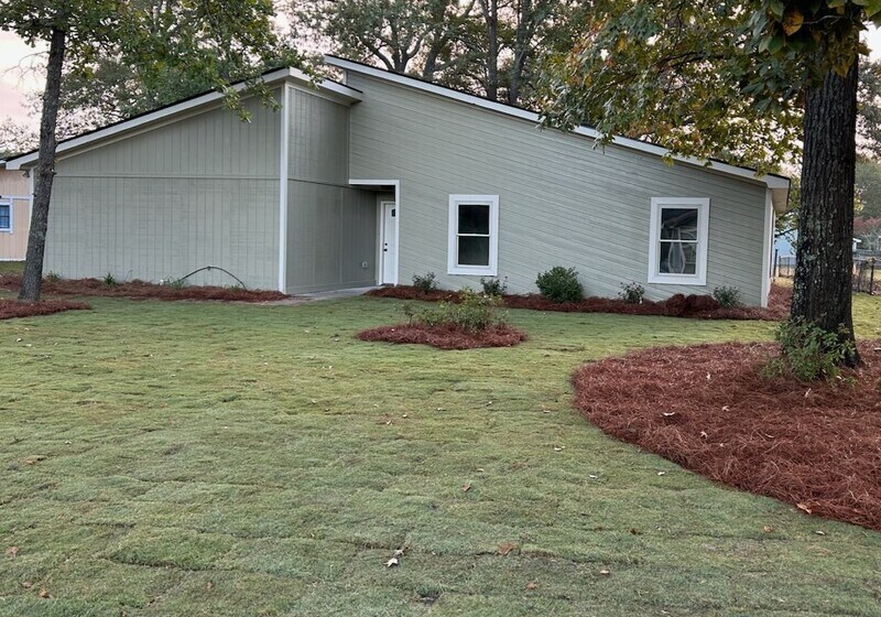110 EASTLAKE DR