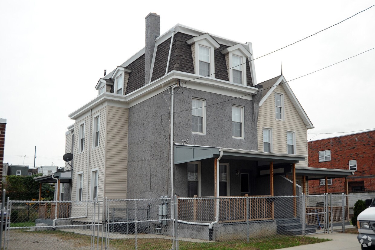 Primary Photo - 222-226 W Mentor St