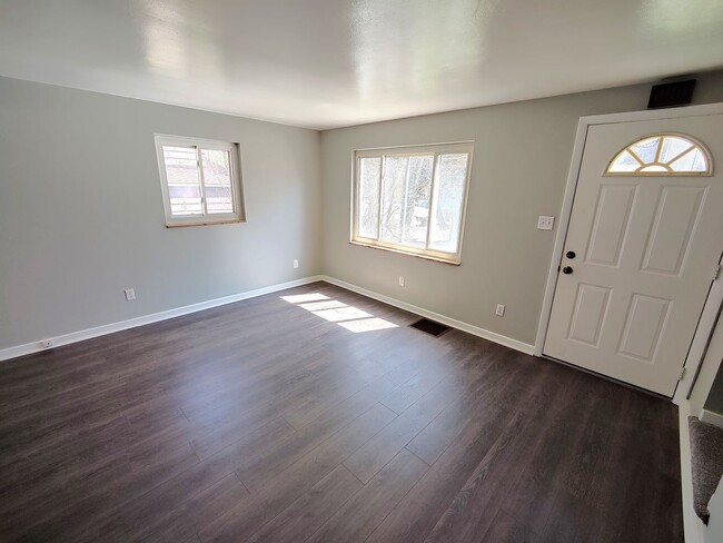 Photo - *Recently Updated 2BD/1BA Duplex Available in Carrick* Townhome
