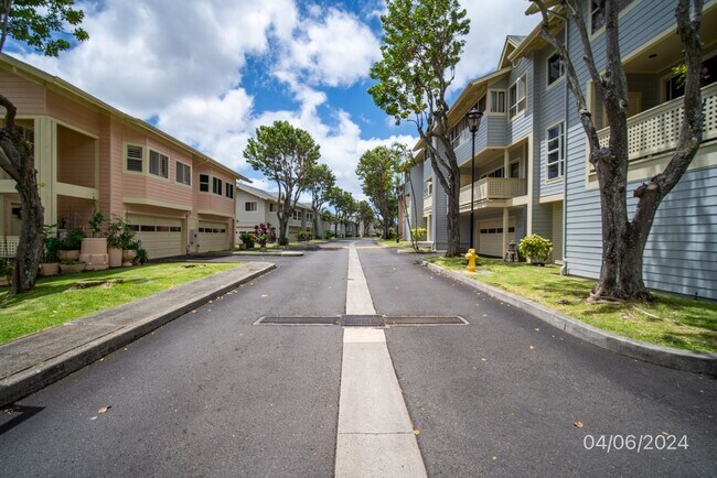 Building Photo - Gated Community & Prime Moanalua Location ...
