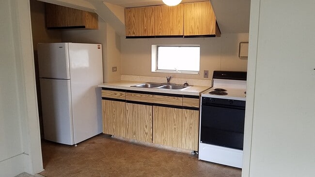 Building Photo - 1 Bedroom, 1 Bath, 2nd Floor Apartment