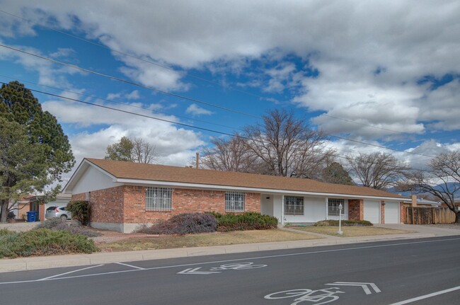 Building Photo - Beautifully Remodeled NE Heights/Uptown Ar...