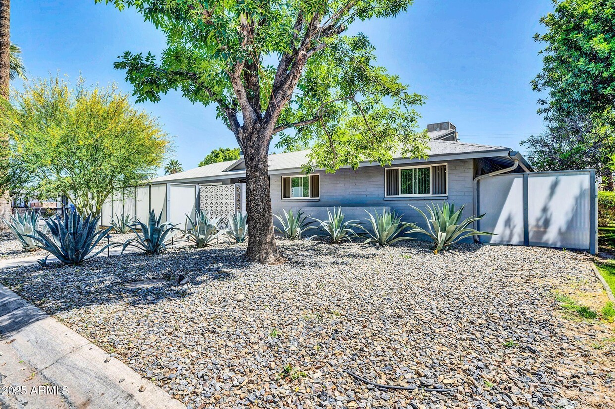 Primary Photo - 6221 N 13th Pl