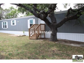Building Photo - 31 Cedar Grove Dr