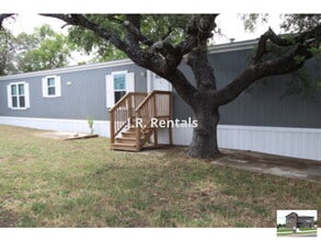 Building Photo - 31 Cedar Grove Dr