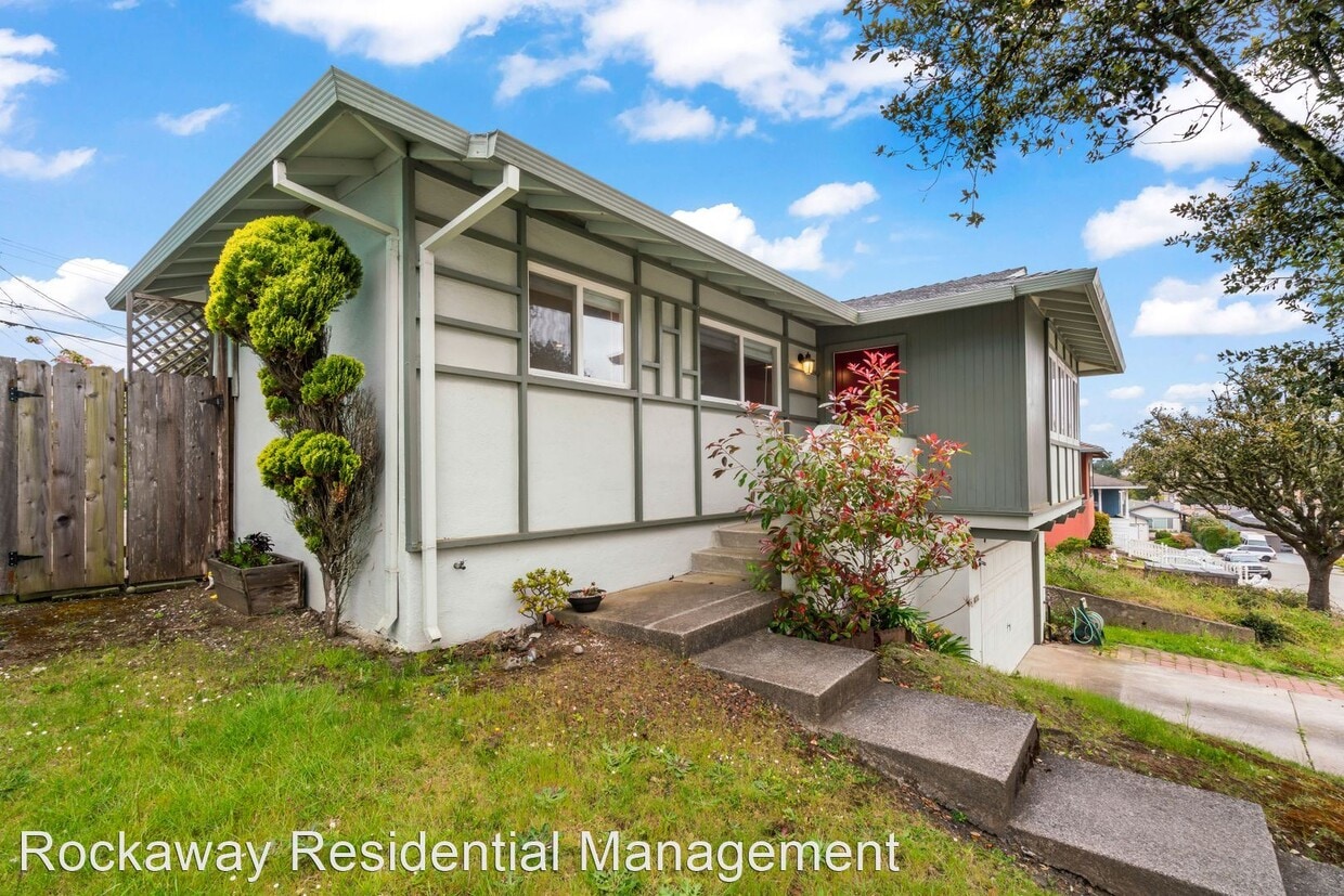 Primary Photo - 3 br, 2 bath House - 261 CASTLETON WAY