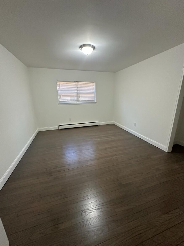 Building Photo - 372 Bath Ave