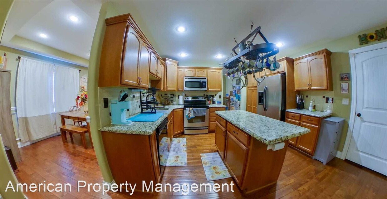 Primary Photo - 5 br, 3 bath House - 504 Applewood Dr
