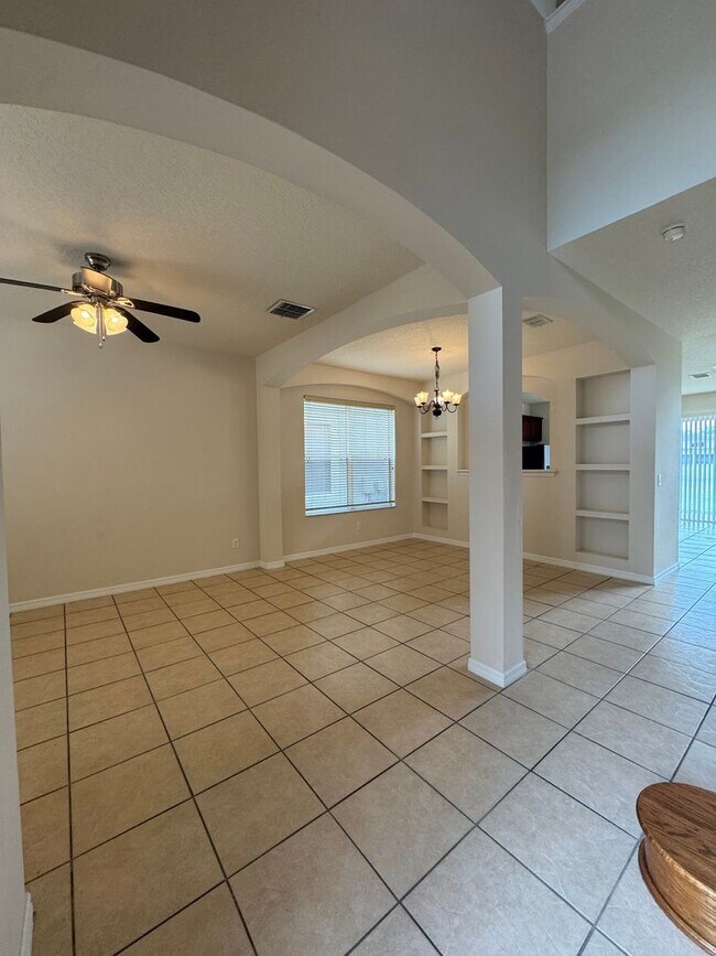 Foto del edificio - Spacious house with 6 bedrooms and 4.5 bathrooms to call home