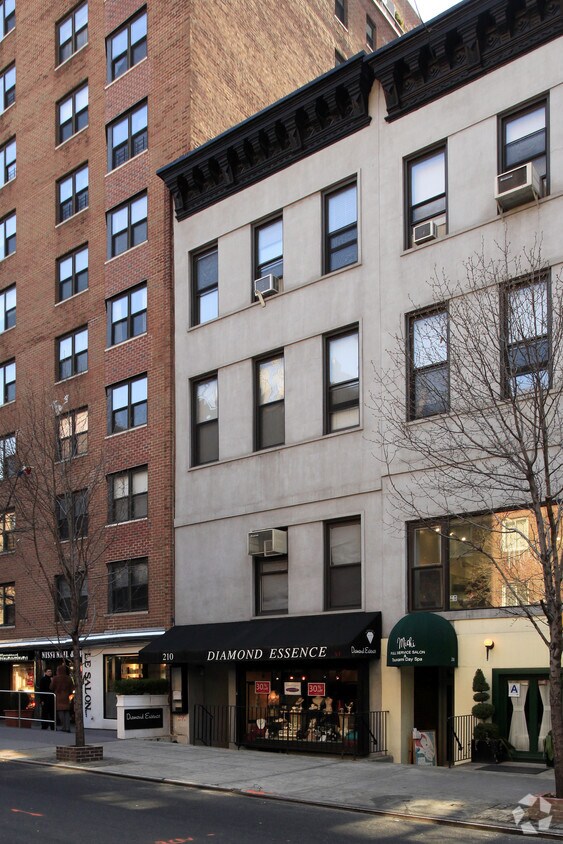 Building Photo - 210 E 60th St