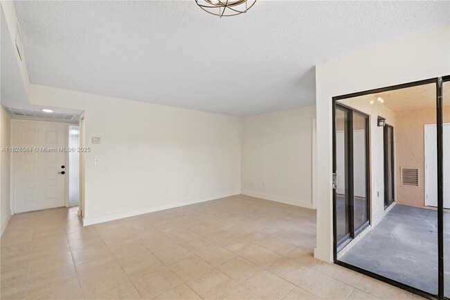Foto del edificio - 1160 Washington Cir