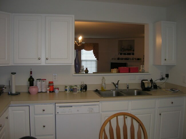 Building Photo - --APPLICATION PENDING CURRENTLY UNAVAILABL...