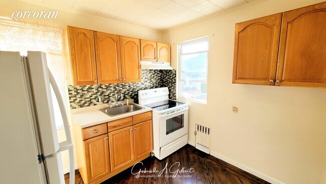 Building Photo - 46 Kenmore Rd