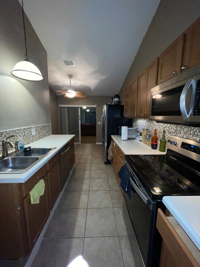 3102 Turnberry Blvd, Kissimmee, FL 34744 Townhome Rentals in