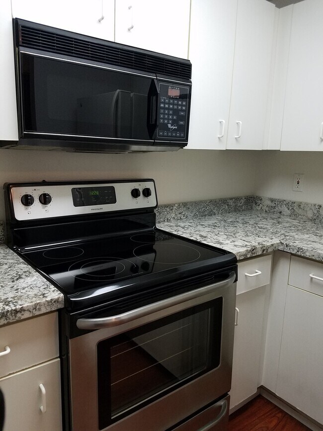 Building Photo - Mondern Condo apartment  Queen Anne / Inte...